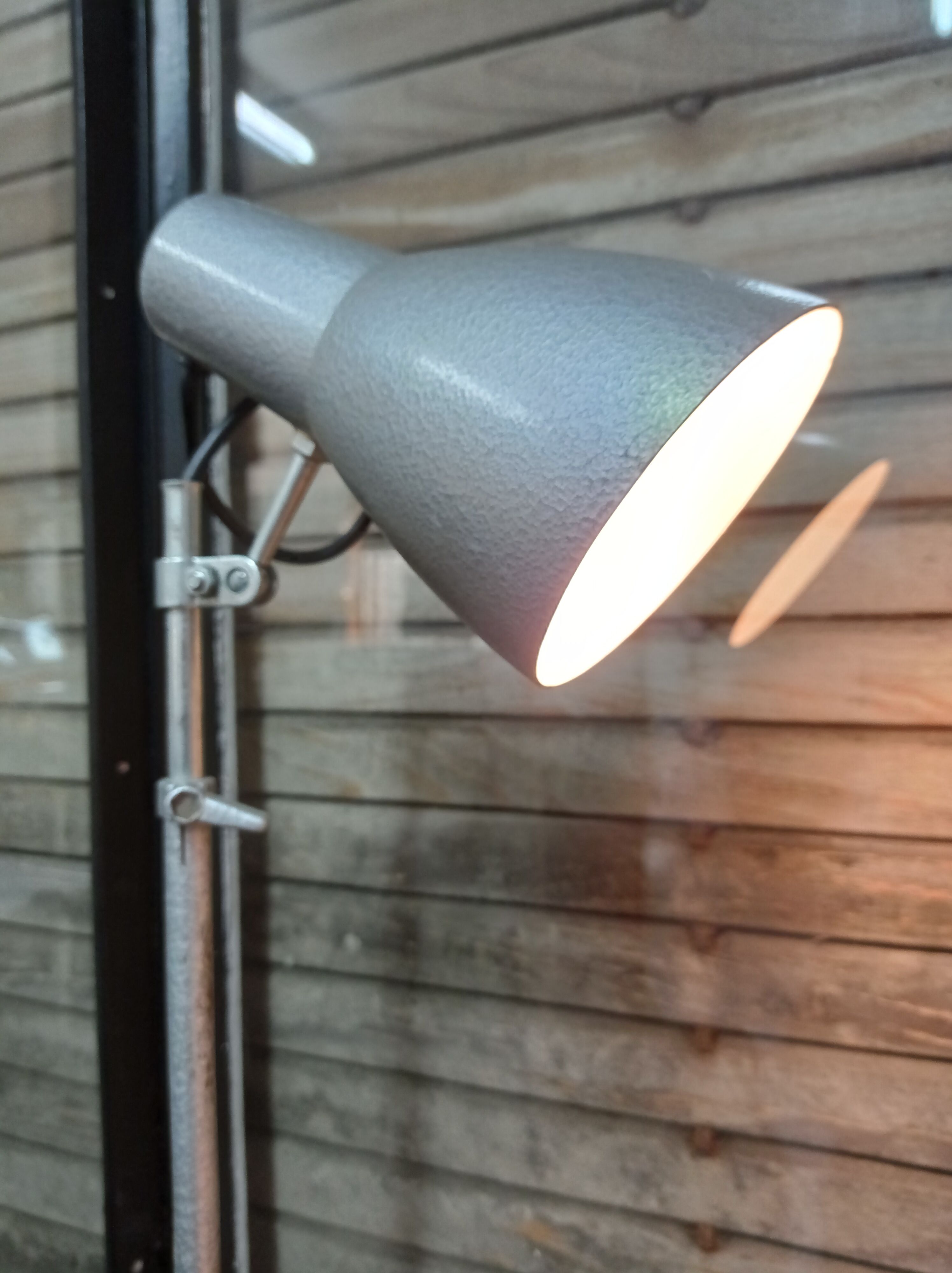 Lumina workshop lamp