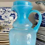 Aiguière, pichet en opaline bleu ciel