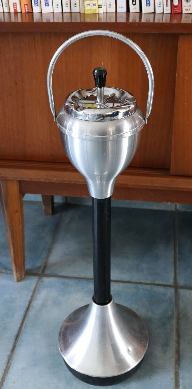 Ashtray on 60's foot 70