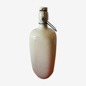 Vernisse sandstone bottle with porcelain cap