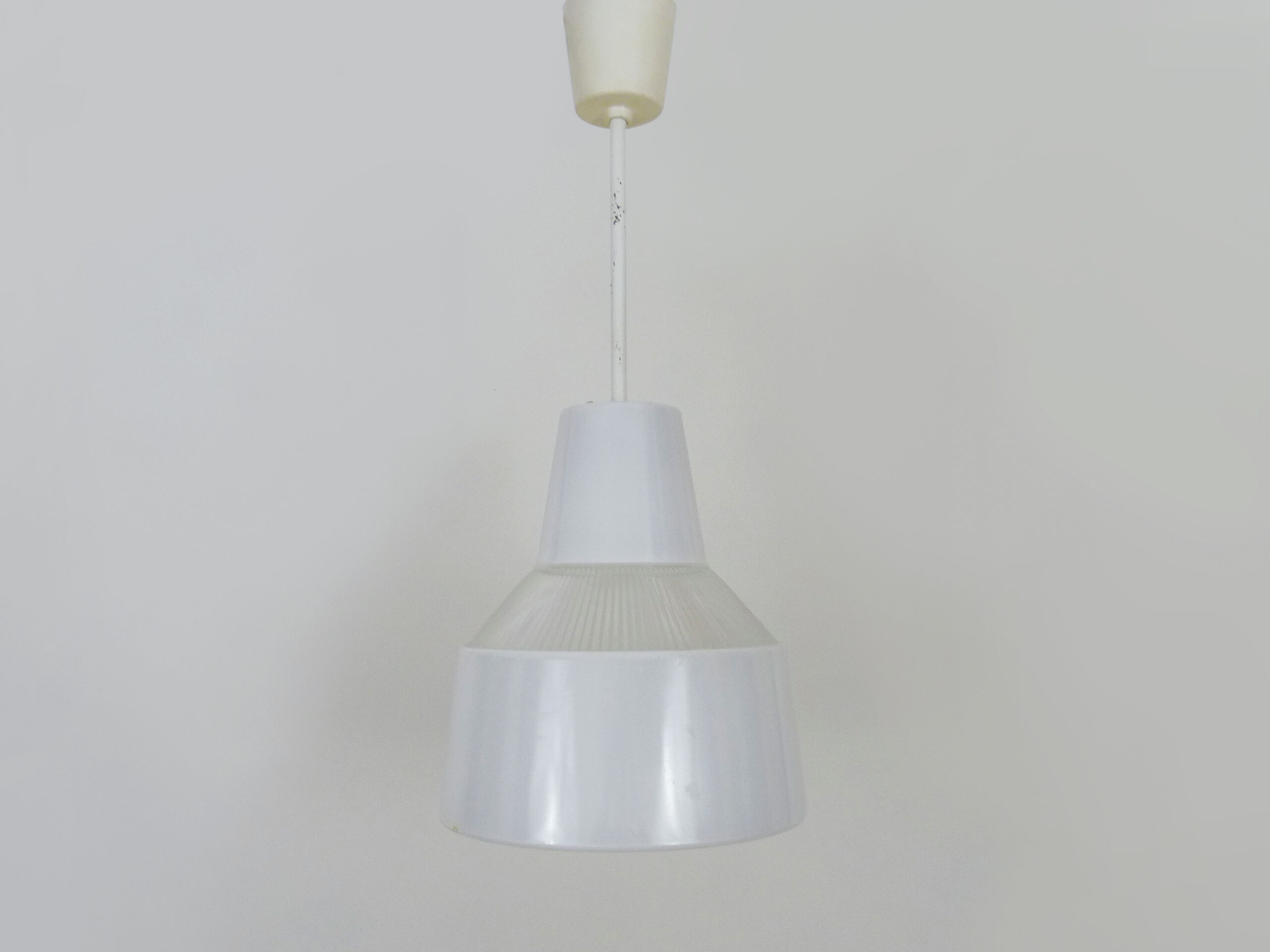 Vintage industrial suspension in glass and metal rod, factory, workshop, garage. Year 50