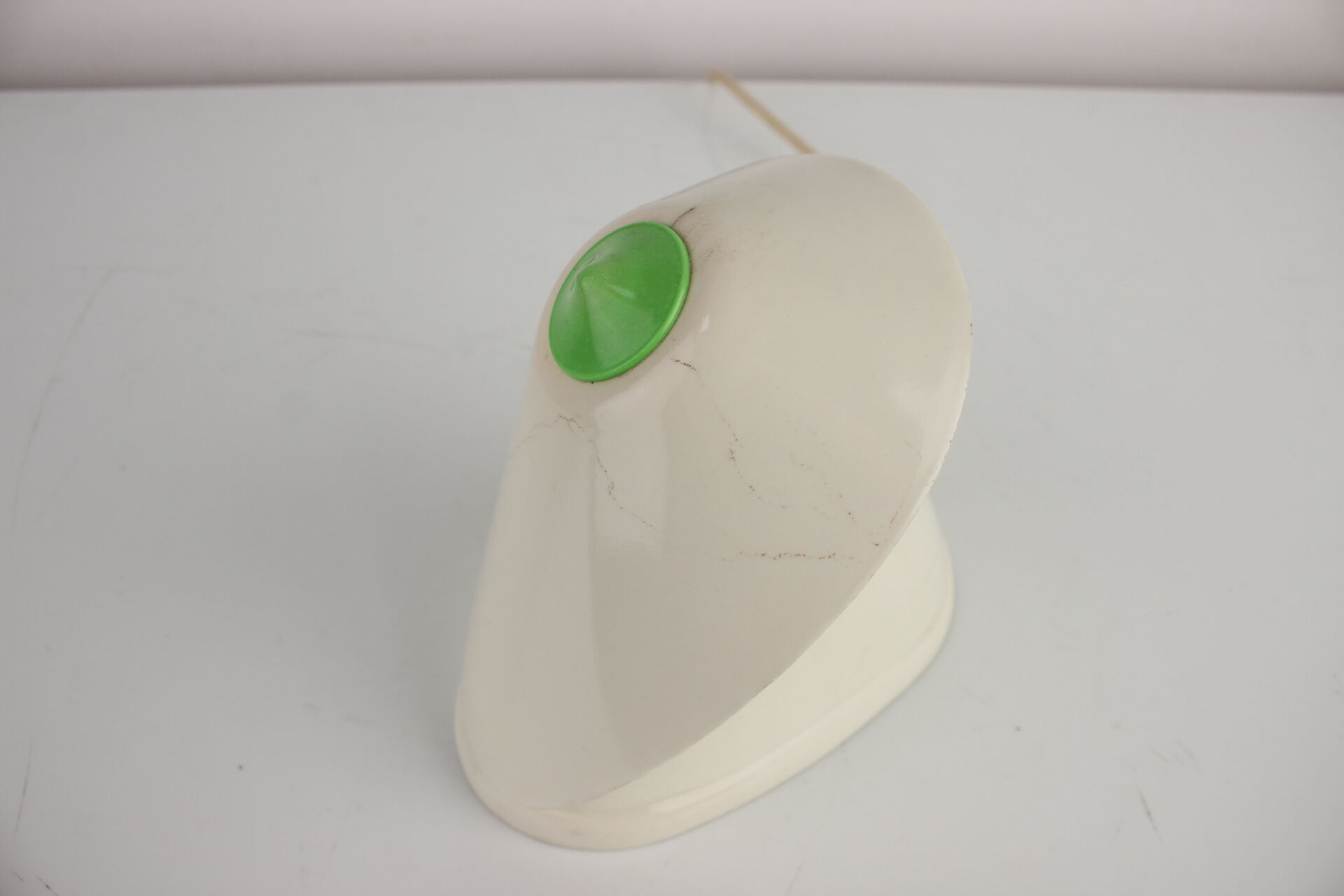 Lampe de table ou murale en bakélite blanche du milieu du siècle, années 1960