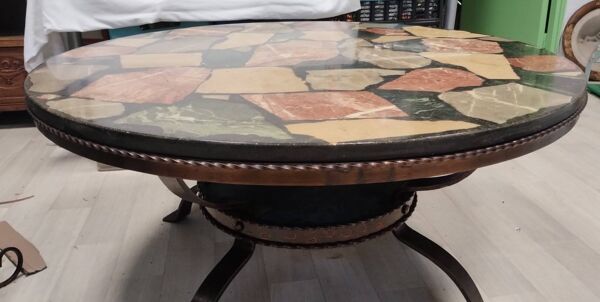 Table basse ronde en fer forgé et marbre