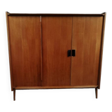 Wardrobe compass feet