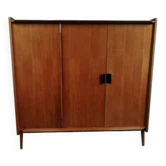 Wardrobe compass feet