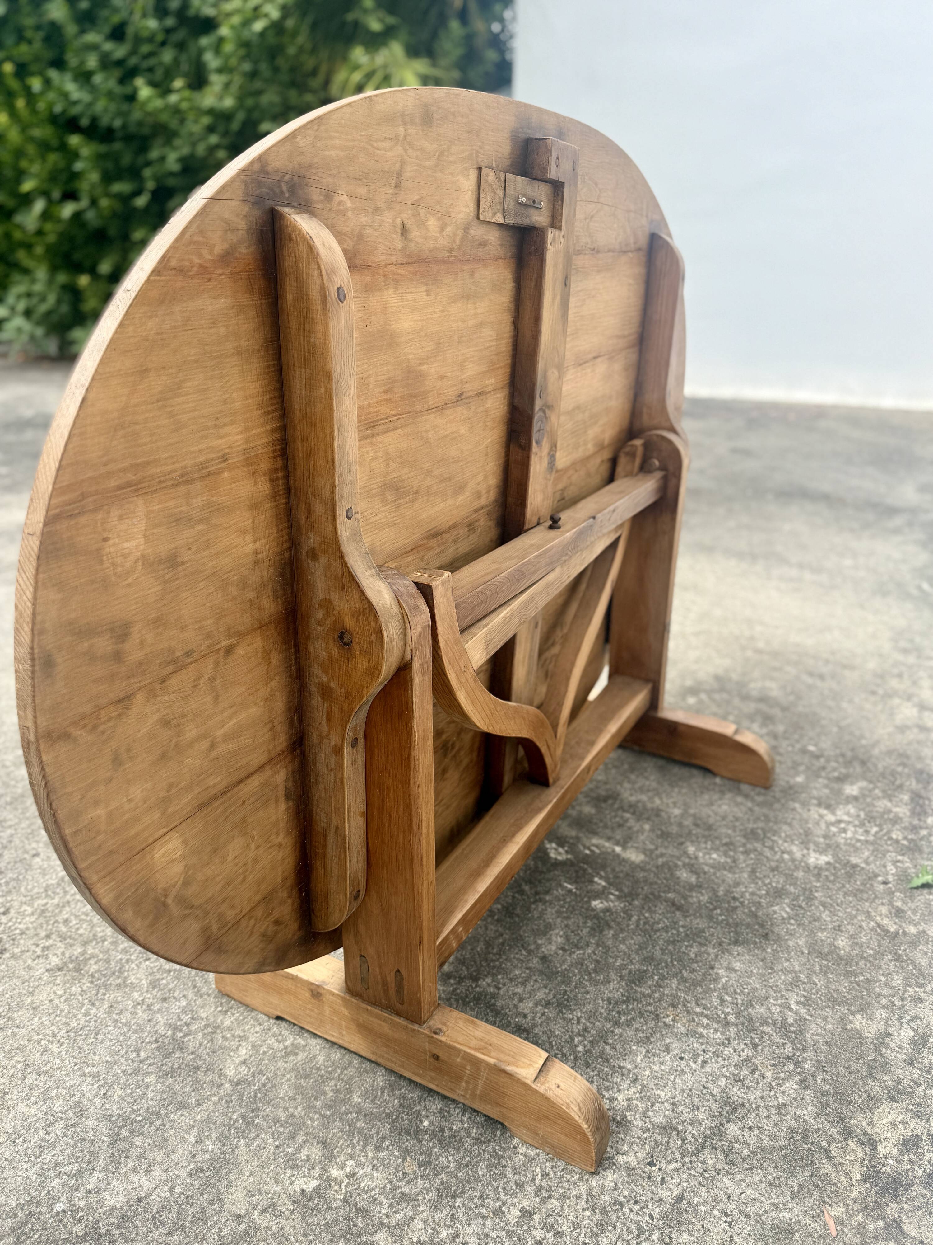 Folding table "Vignobles" in Bordeaux style