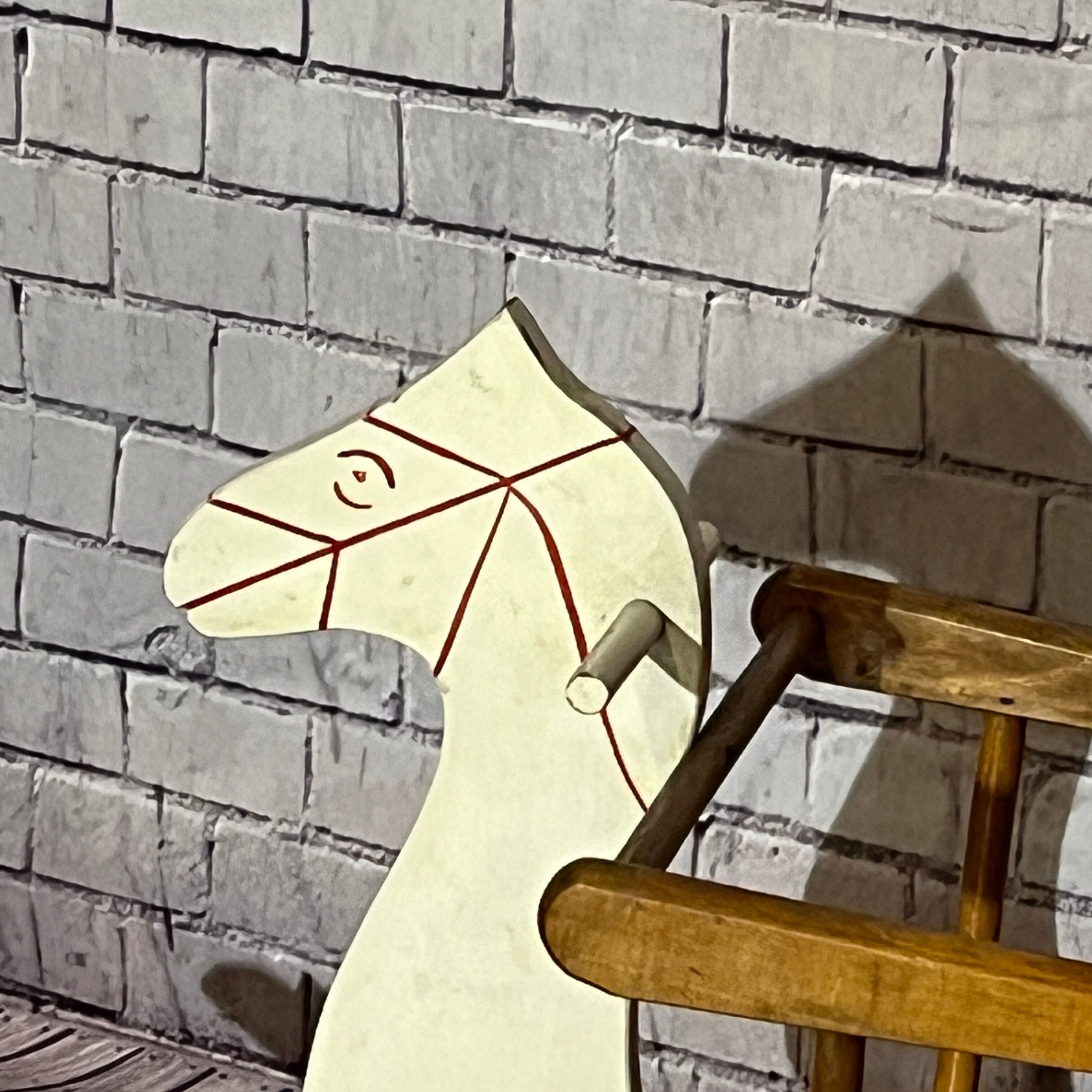 Cheval à bascule en bois