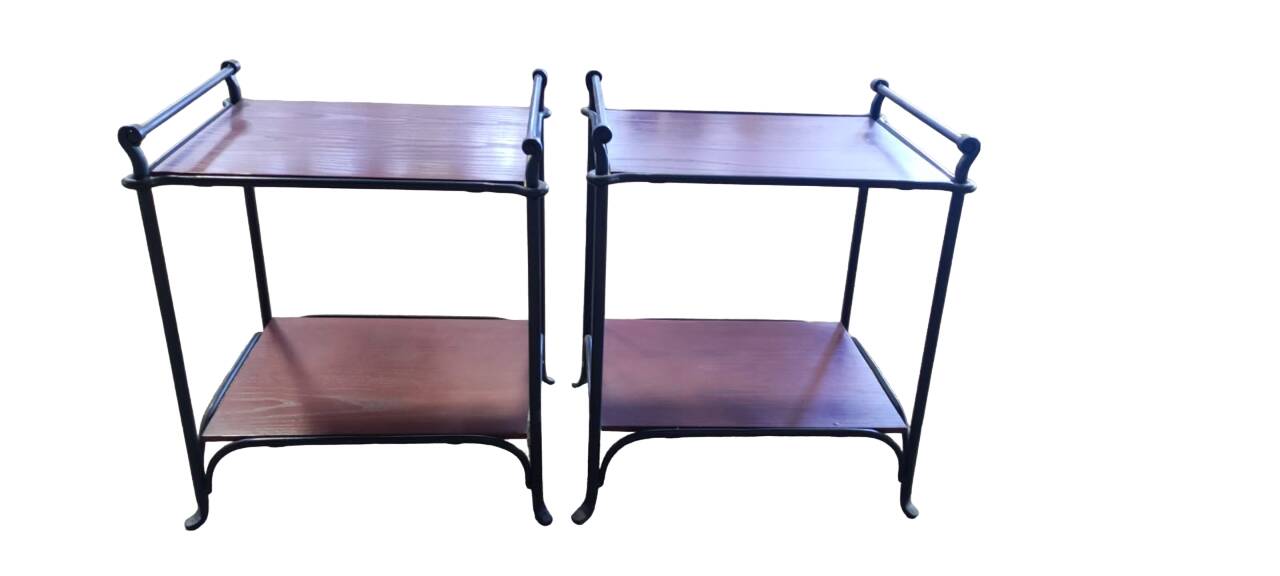 Paire de tables de chevet en fer forgé et bois