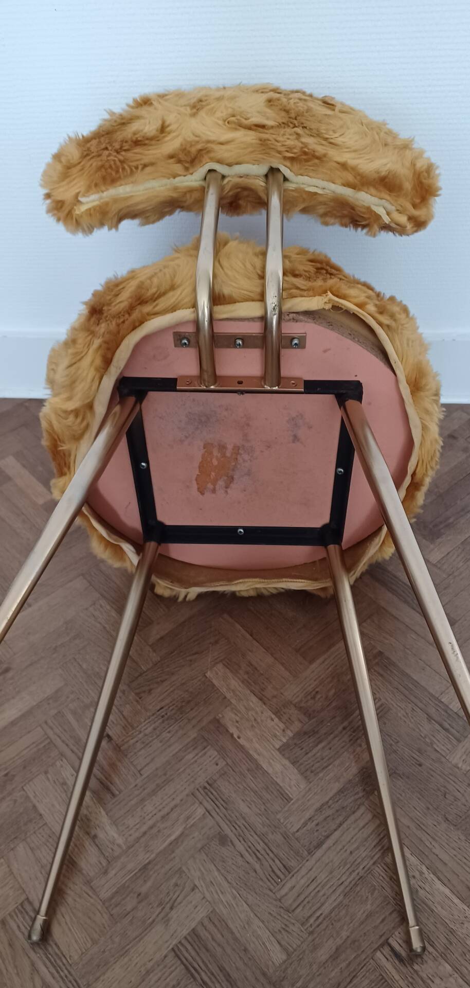 Pelfran Space Age shaggy chair