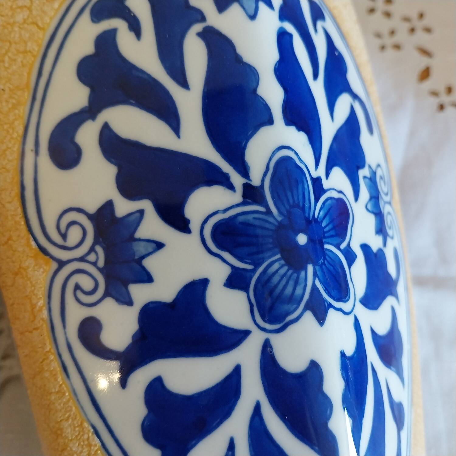 Vintage vase in Delf blue porcelain and cracked ceramic
