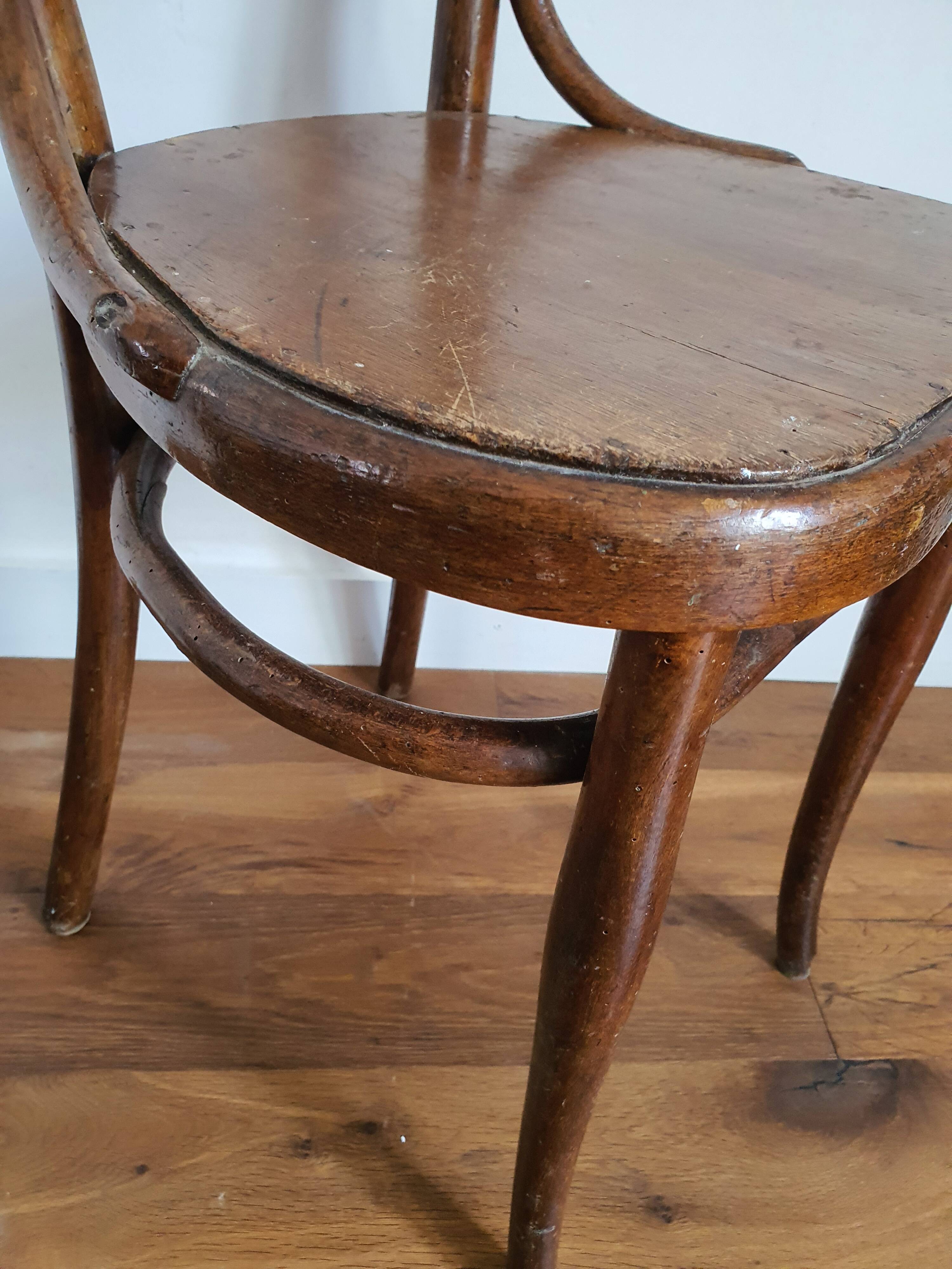 Genuine Thonet heart model n°28 chair, manufactured by Thonet, circa 1900