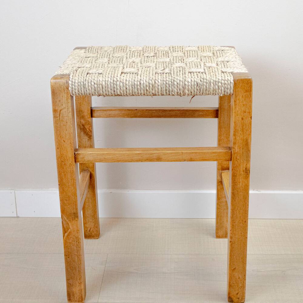 Tabouret bas vintage en bois avec jonc de mer