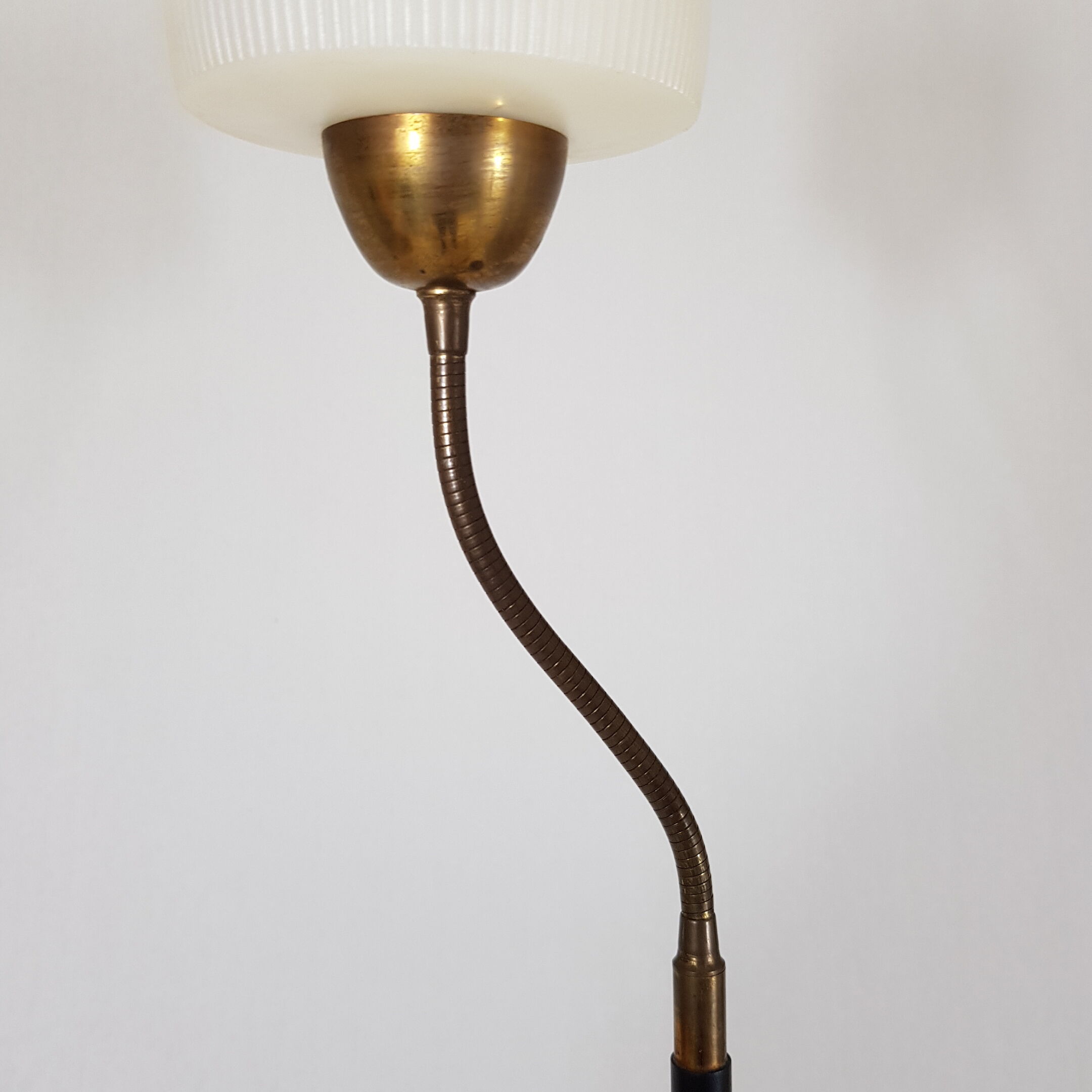 Golden brass tripod lamppost