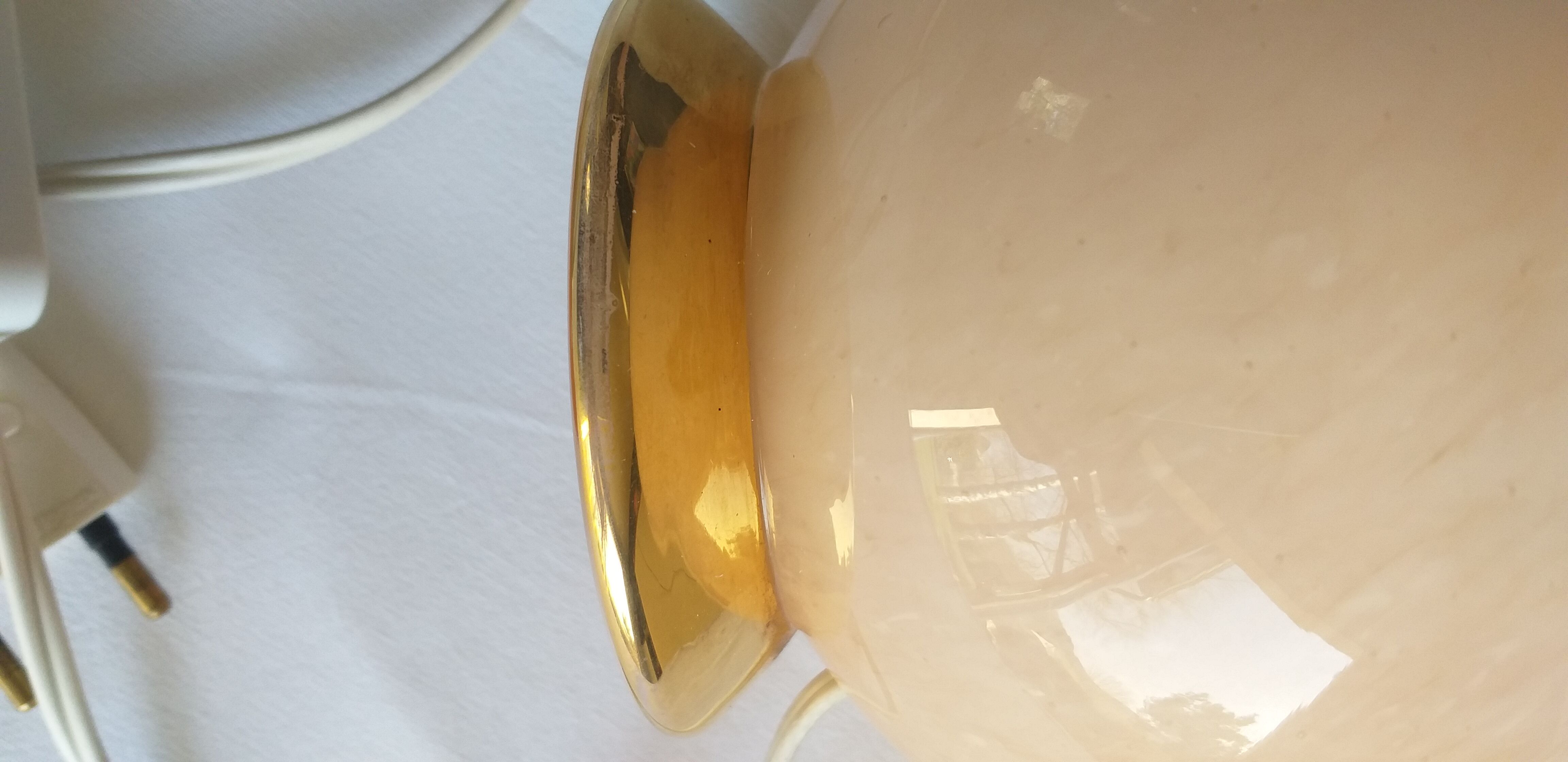 Paire de lampes de chevet globe rose pied doré