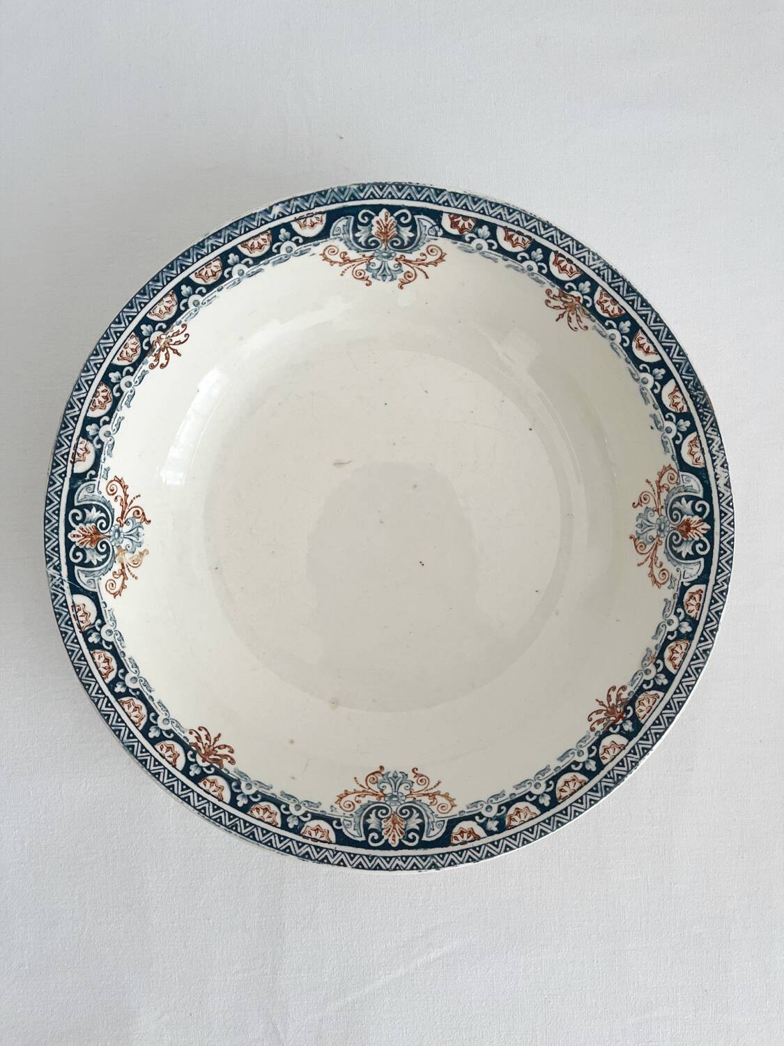 Round hollow salad bowl in ironstone “Diderot” Longwy