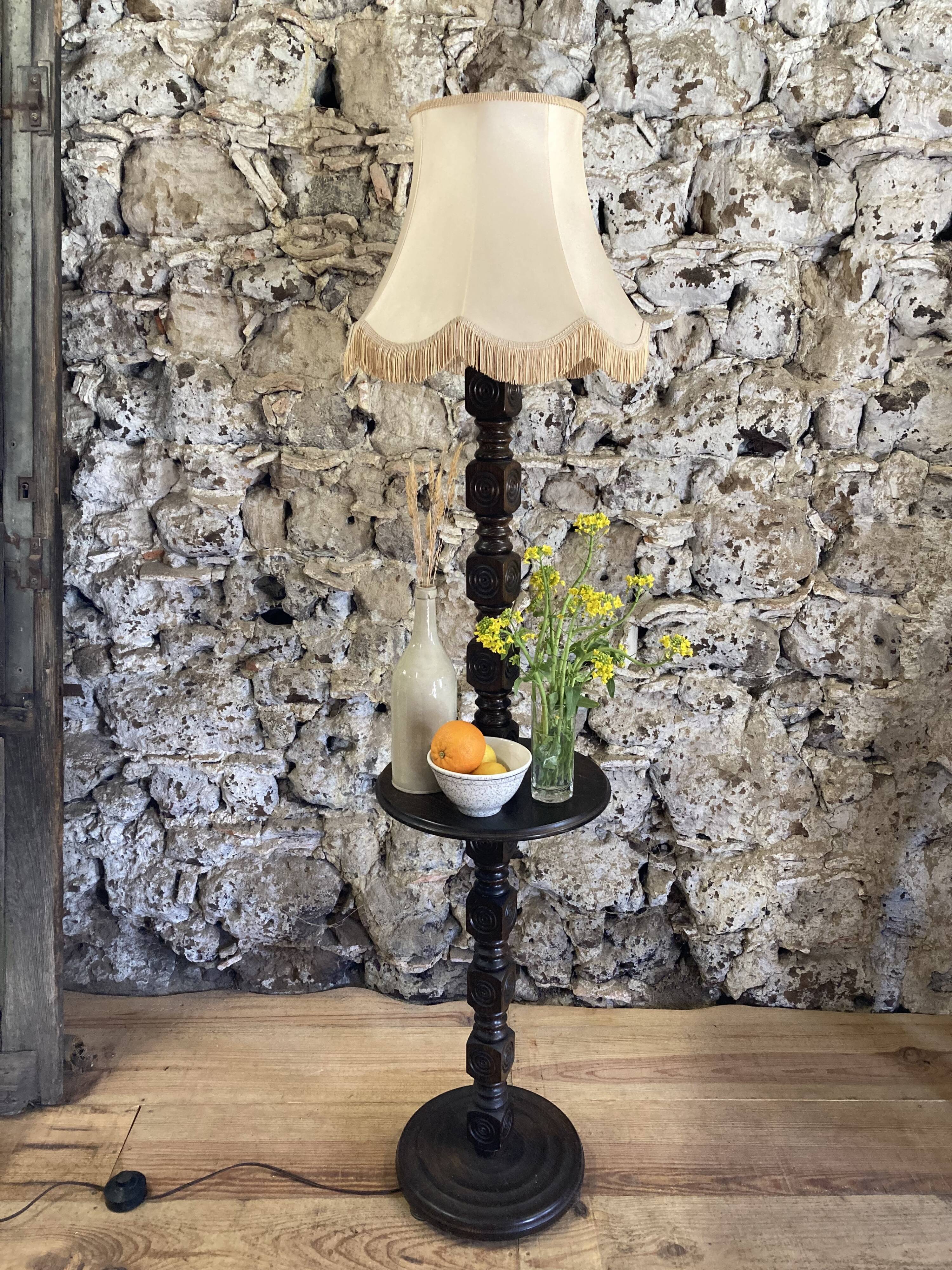 Side table floor lamp in Basque turned wood 50