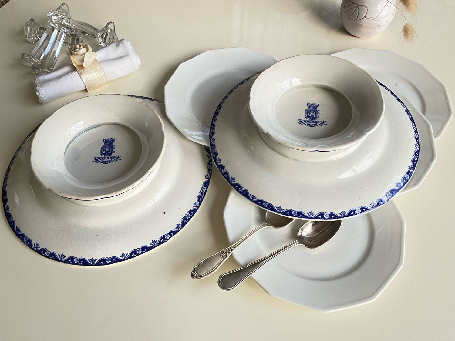 2 cake plates 'iron earth'