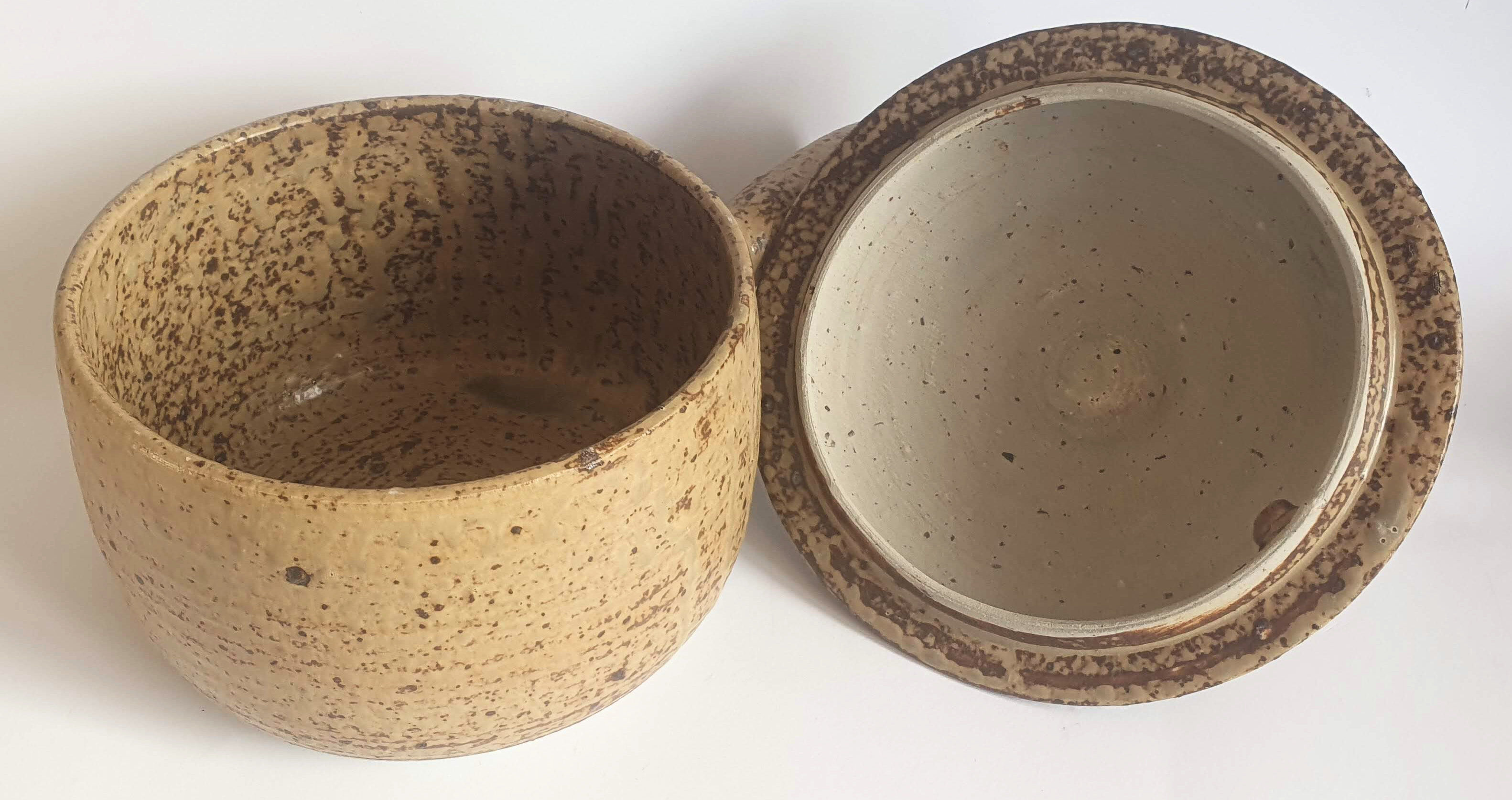 Sandstone pan by André Bodin La Borne