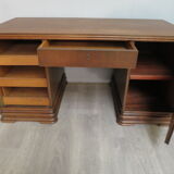 Middle desk in oak and magnifying glass