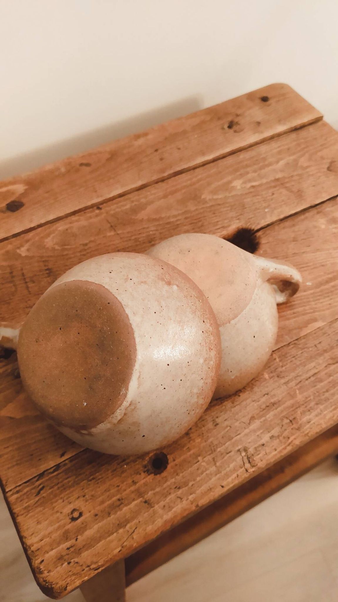 Duo de tasses anciennes en grès