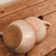 Duo de tasses anciennes en grès