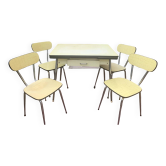 Table et 4 chaises en formica