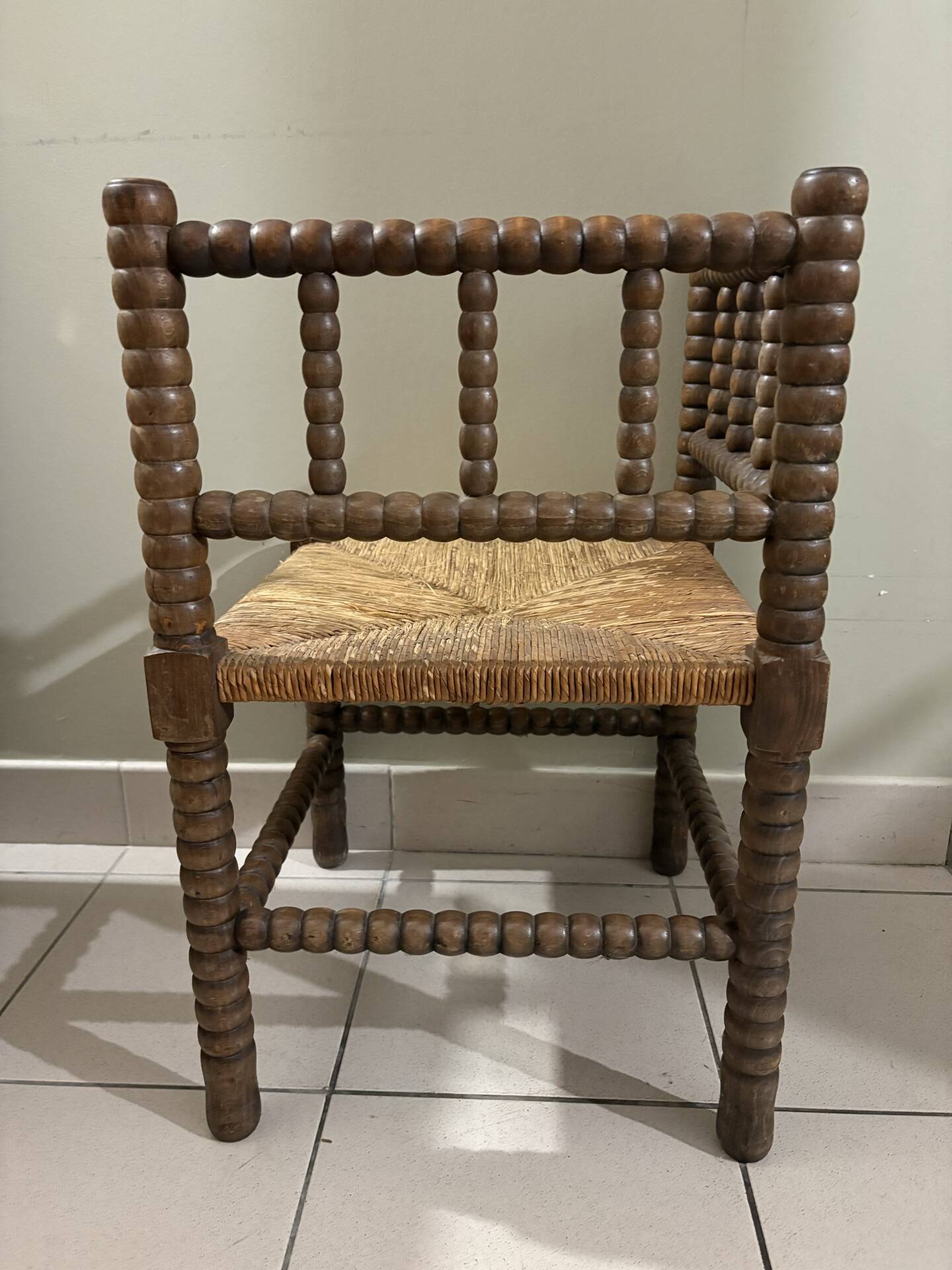 Chaise d’angle vintage en bois tourné