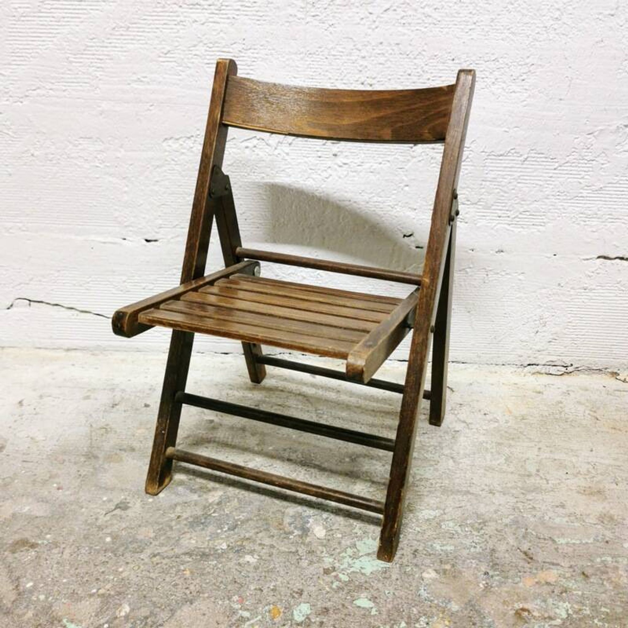 Folding wooden children's chair
