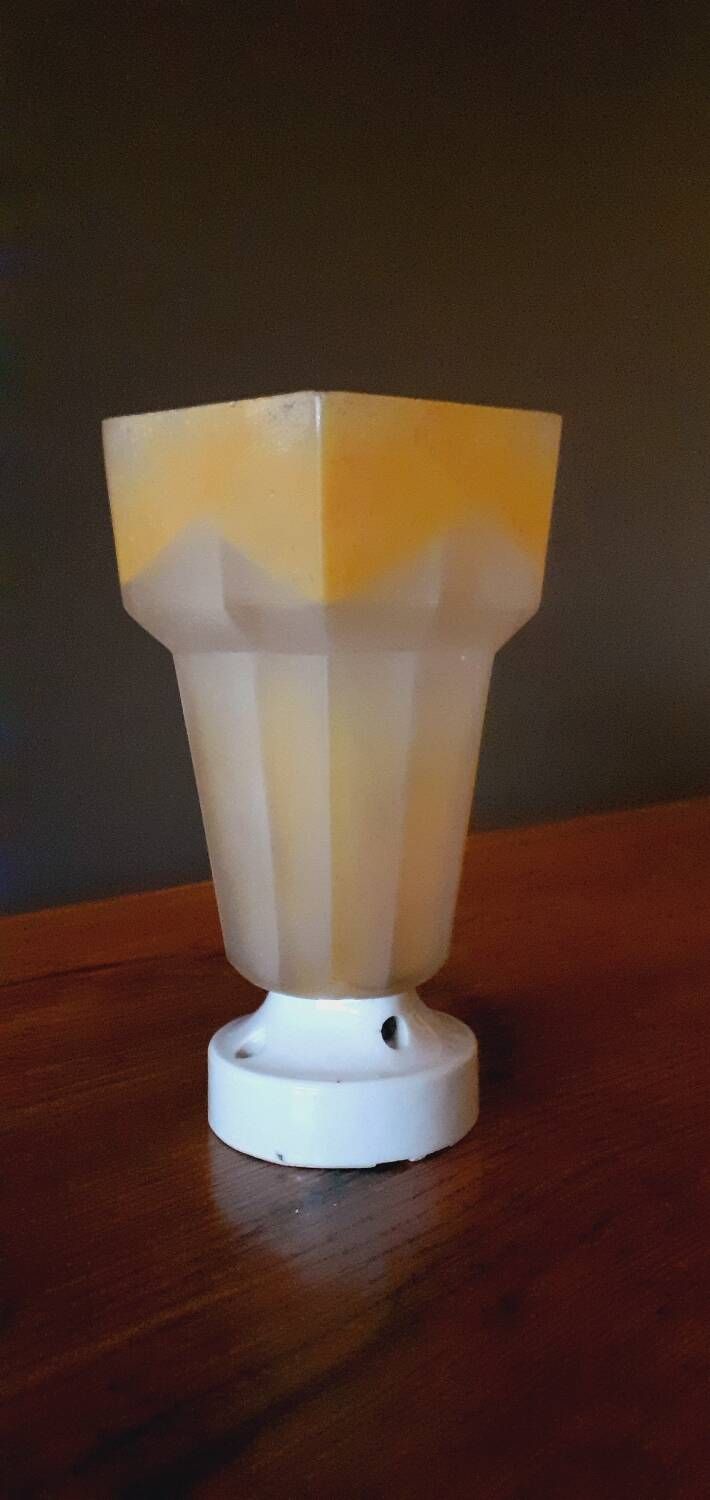 Art Deco wall lamp in porcelain and sandblasted glass, 1940s