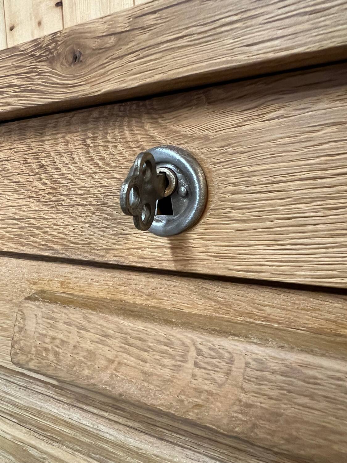 Sliding notary filing cabinet