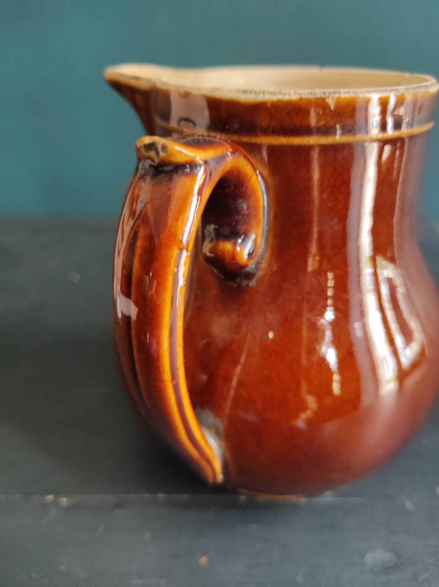 Cruche vintage en majolique française