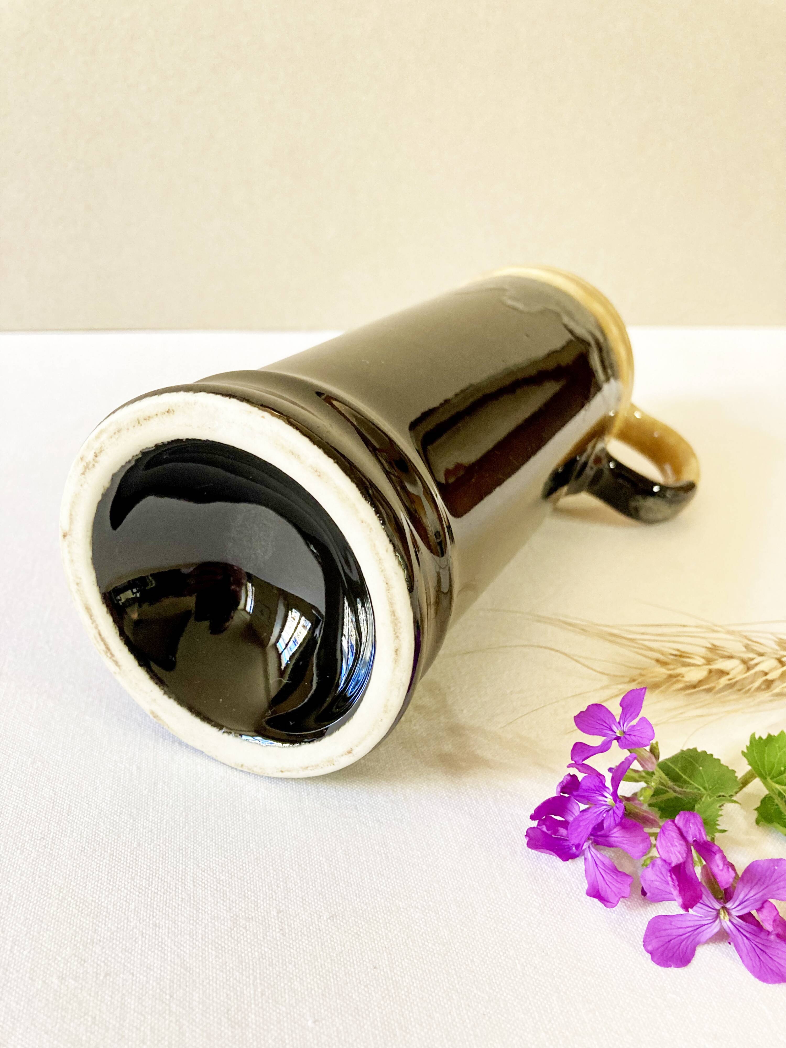 Enameled ceramic bottle with handle
