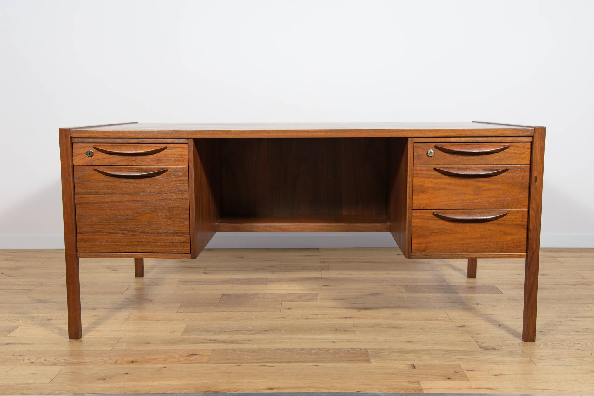 Mid-Century Walnut Desk by Jens Risom for Jens Risom Design, 1960s