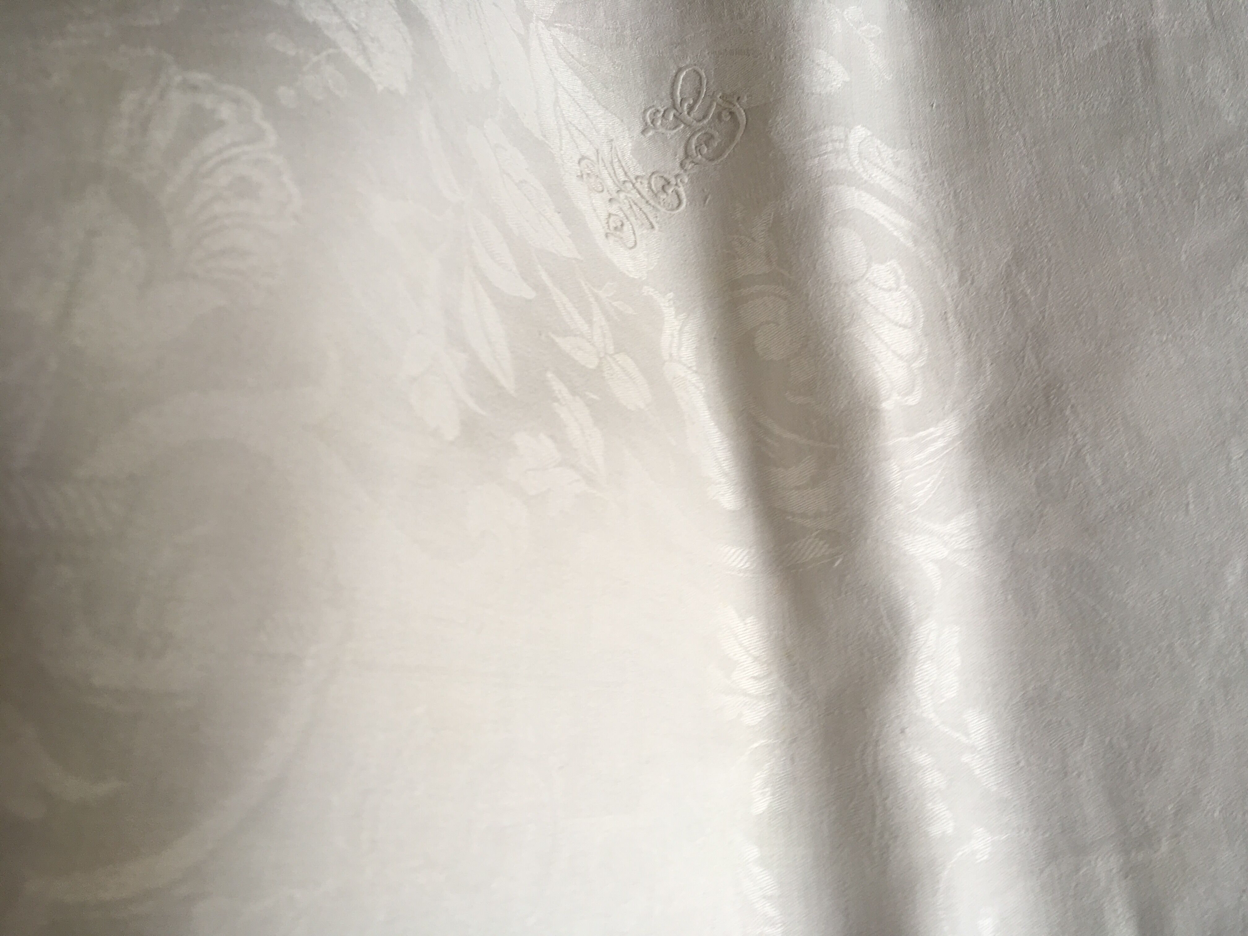 Silky linen damask slick early 20th length 3m