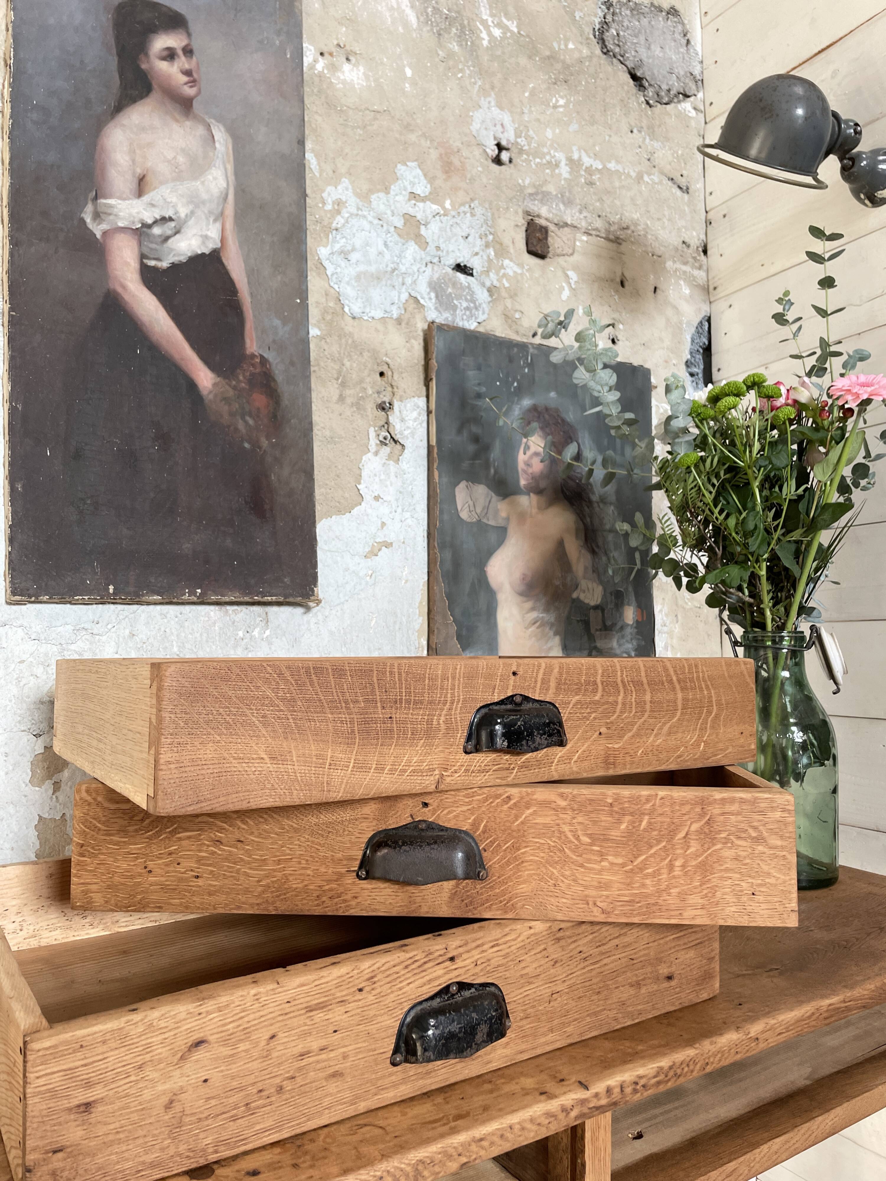 Console service in solid oak, circa 1900.