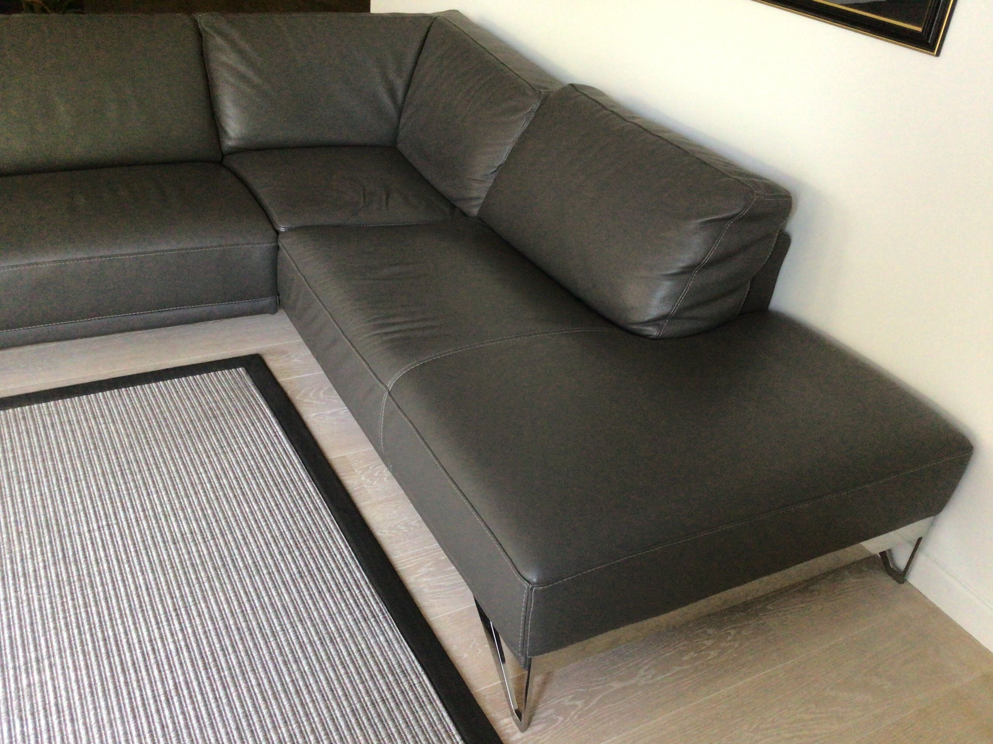 Grey leather corner sofa Roche Bobois, removable.