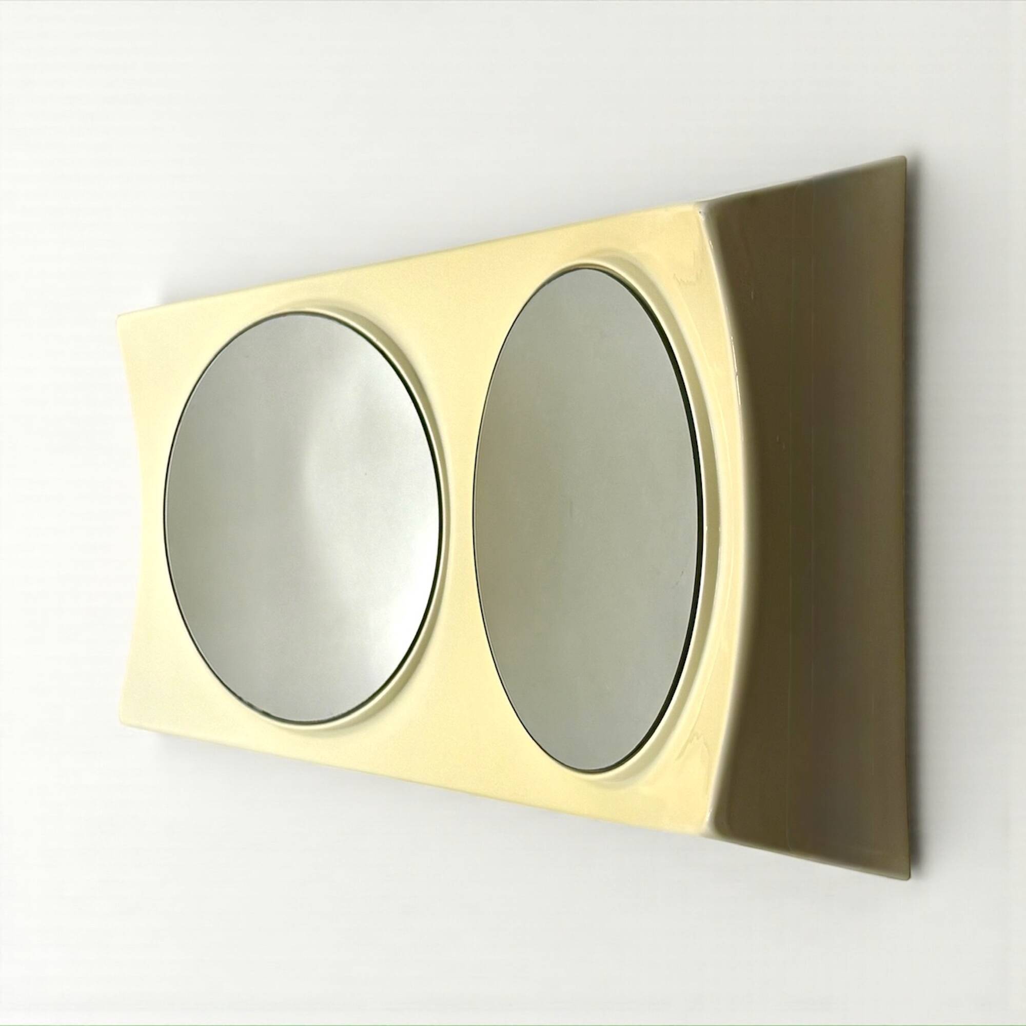 Miroir mural italien OVNI, plastique ivoire flexible, design vintage de l'ère spatiale,