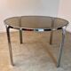 Table ronde vintage tubulaire en métal et verre fumé design année 70