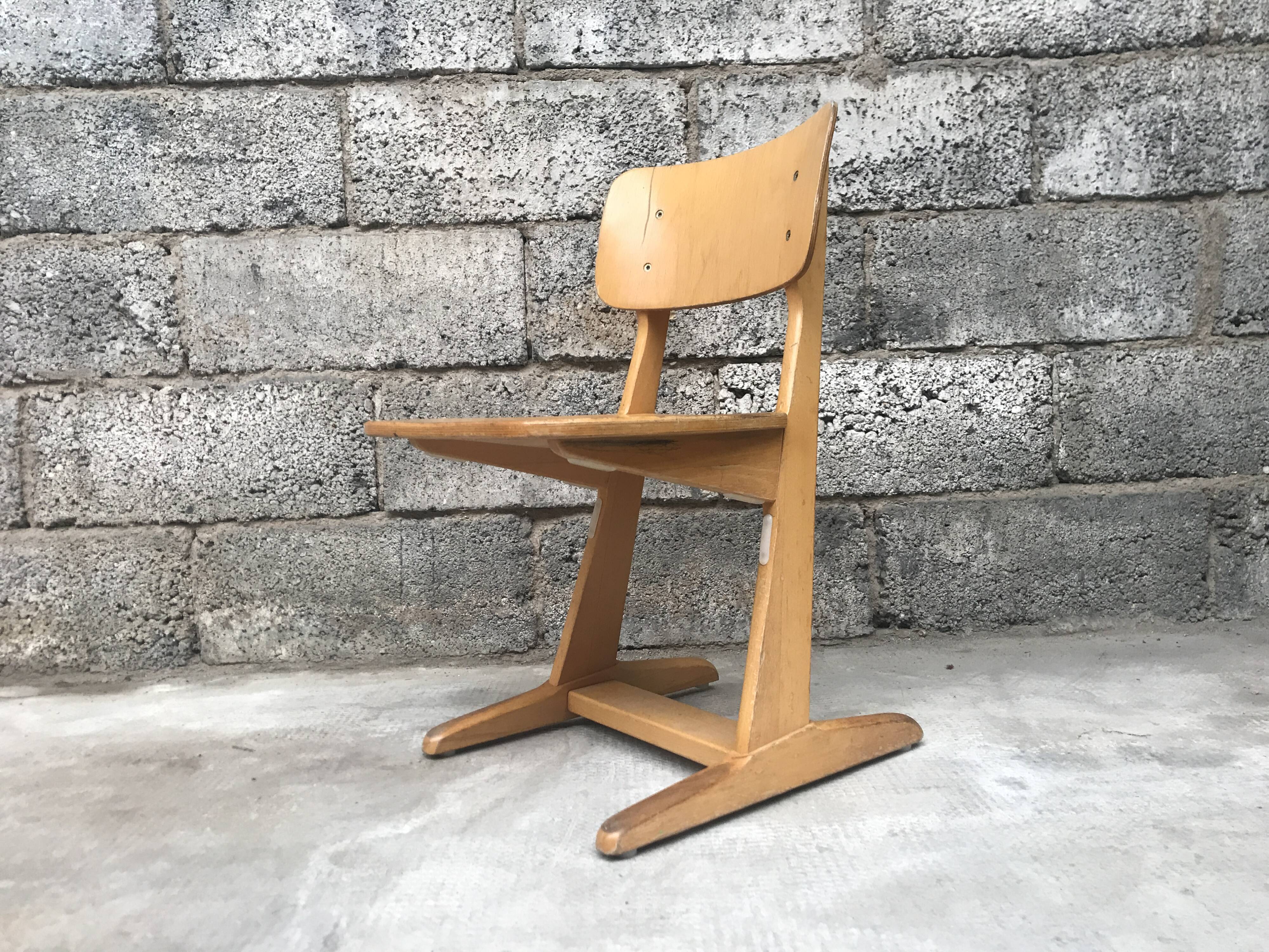Series of 10 casala children's chairs in vintage light wood