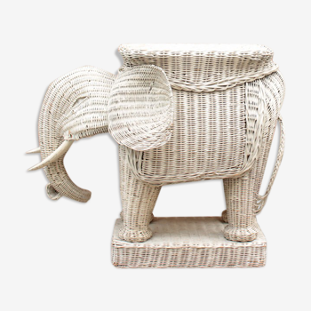 Vintage rattan elephant couch tip