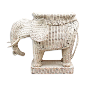 Bout de canapé éléphant en rotin vintage