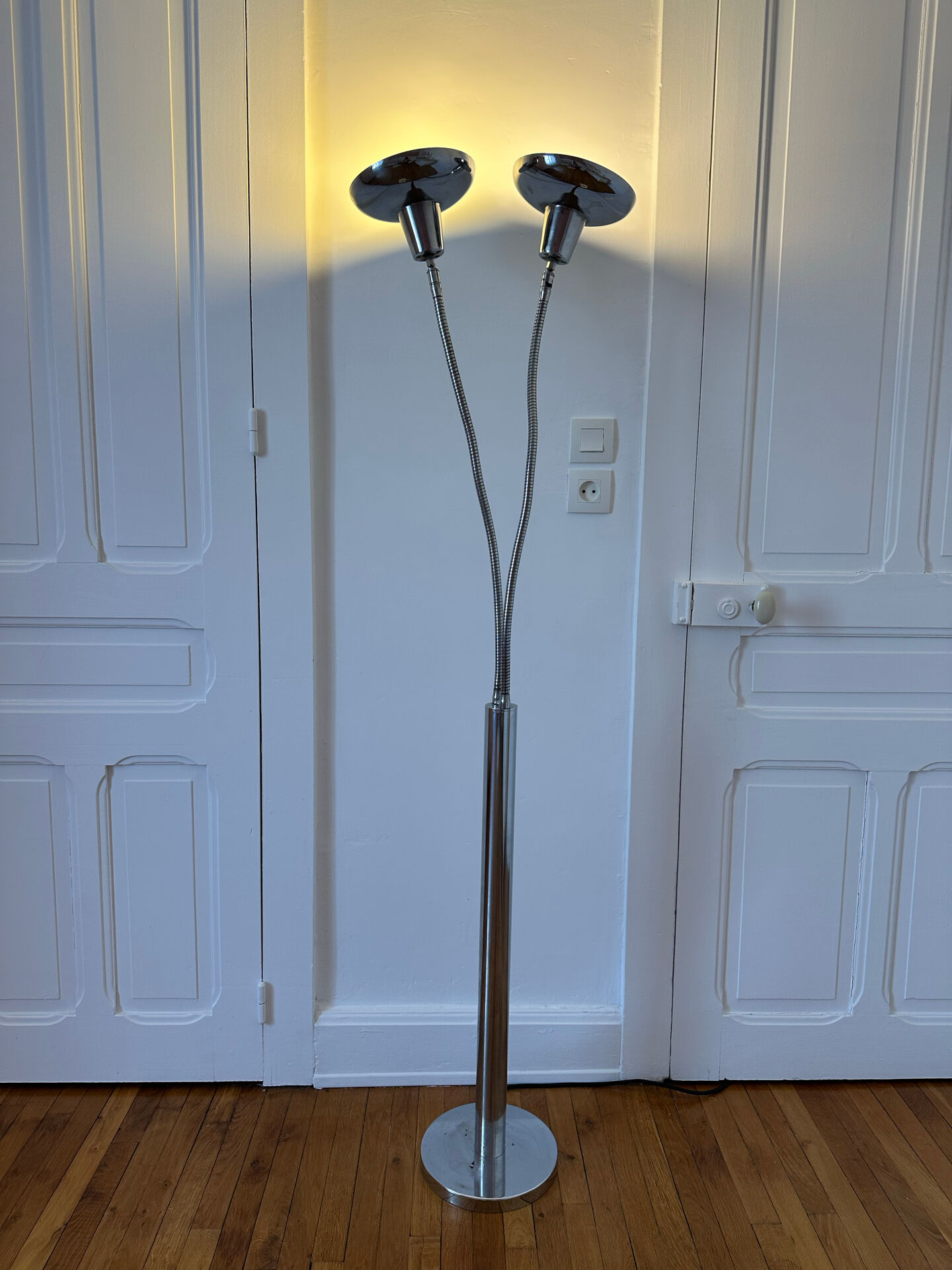 Design floor lamp with 2 flexible arms - vintage