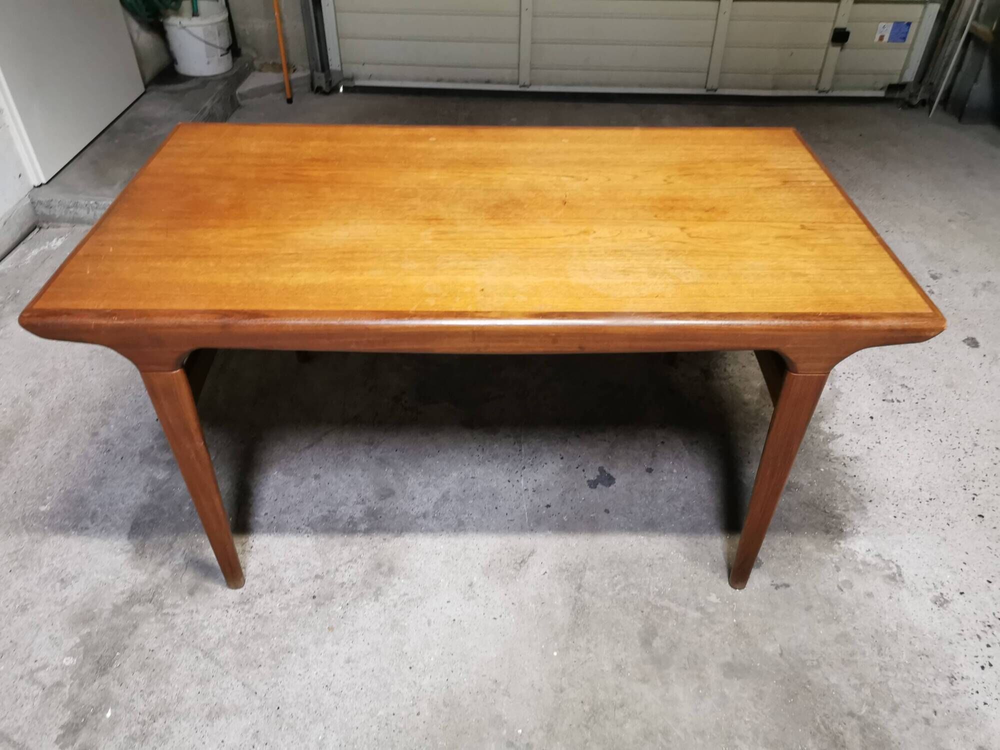 Vintage Scandinavian design table in Teak asymmetric extension by Johannes Andersen 1960