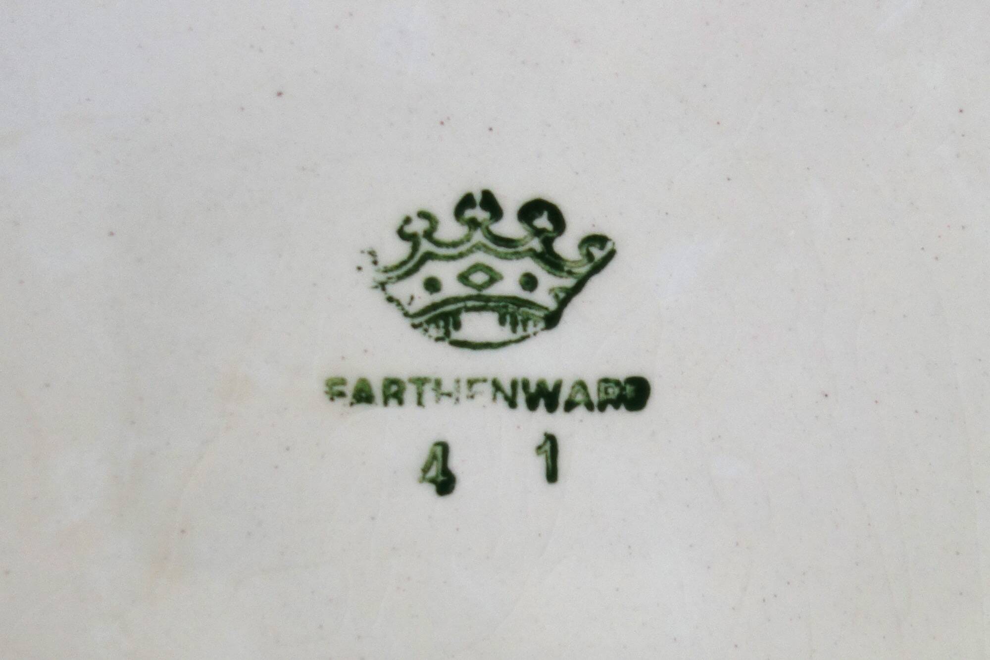 Shallow dish Earthenware