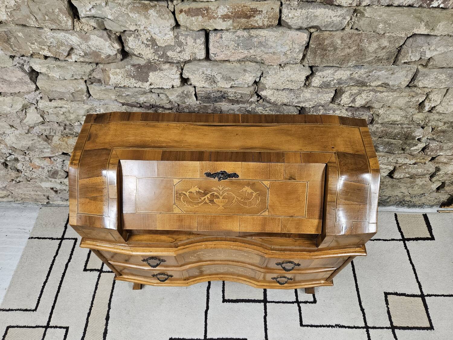 Scrétaire commode galbé marqueté