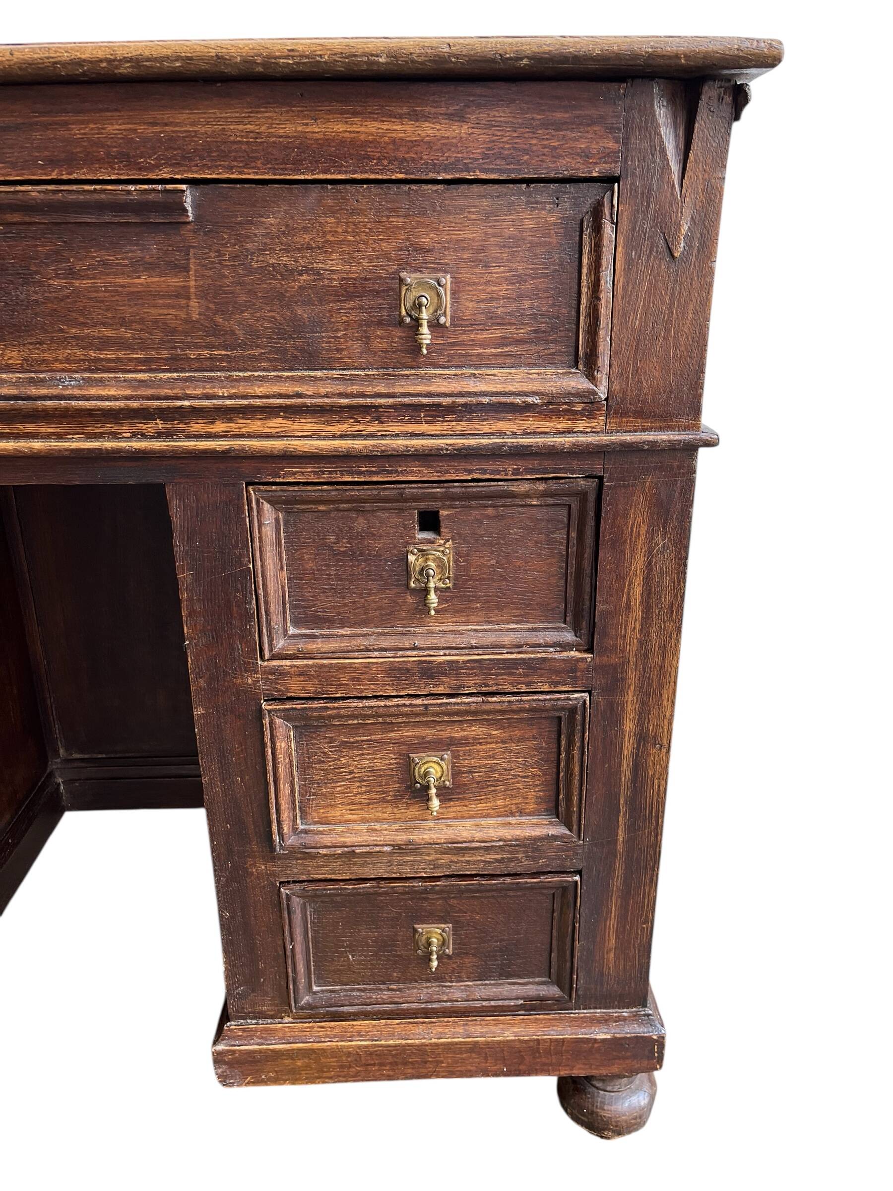 Vintage desk/Antique desk in solid oak