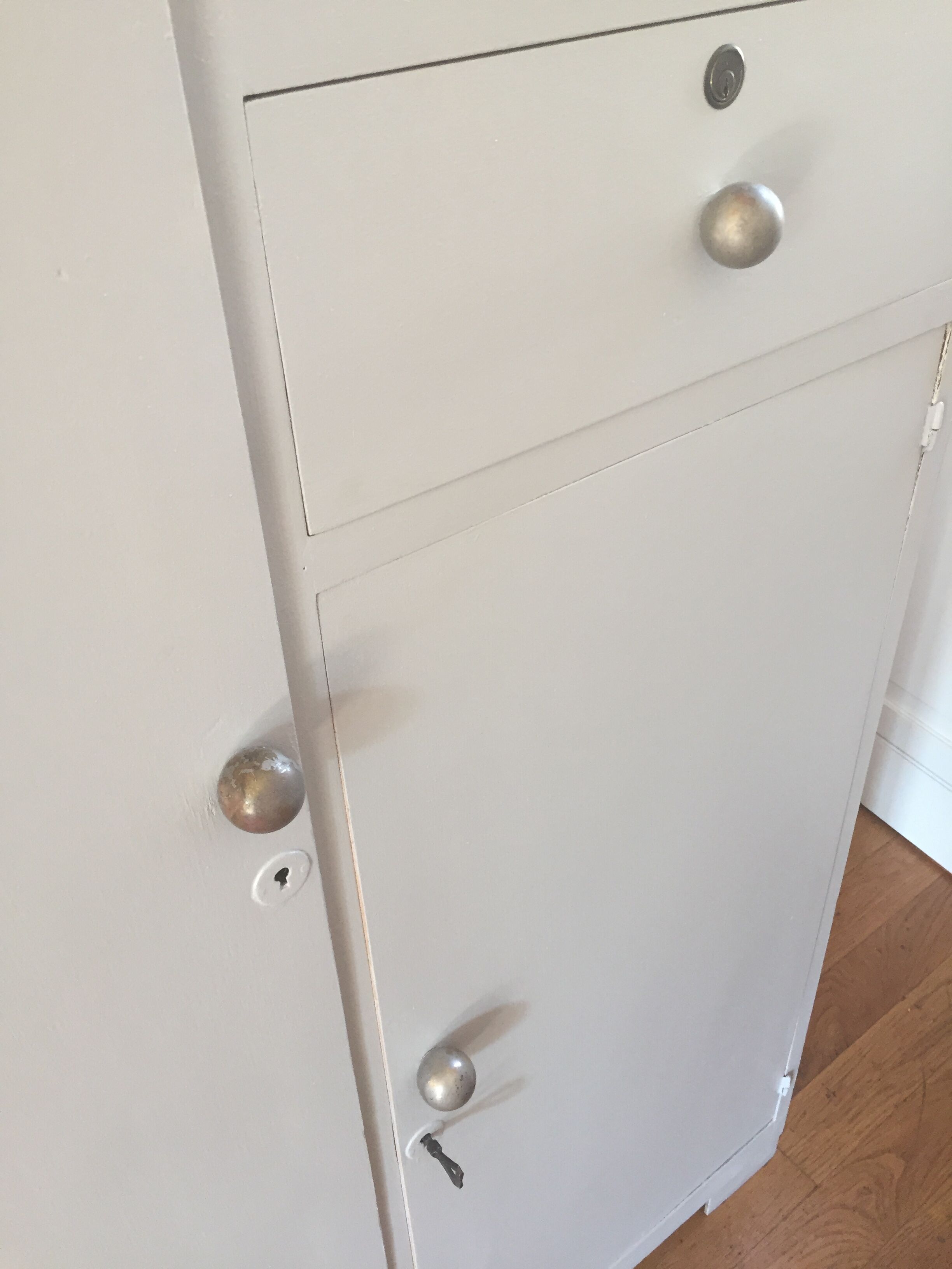 Asymmetrical cabinet 30's