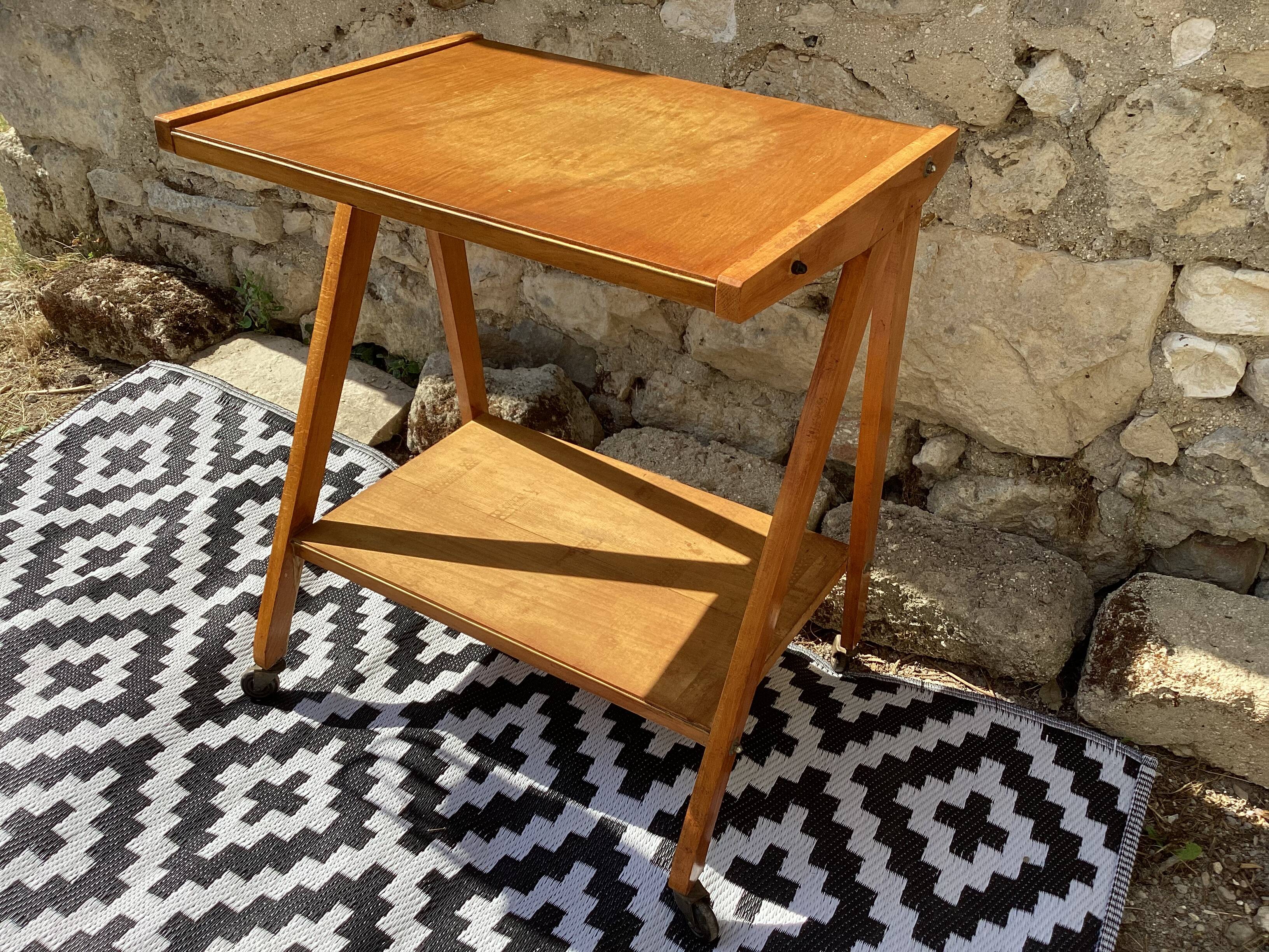 Side table compass foot