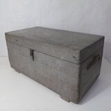 Ancien coffre en bois gris