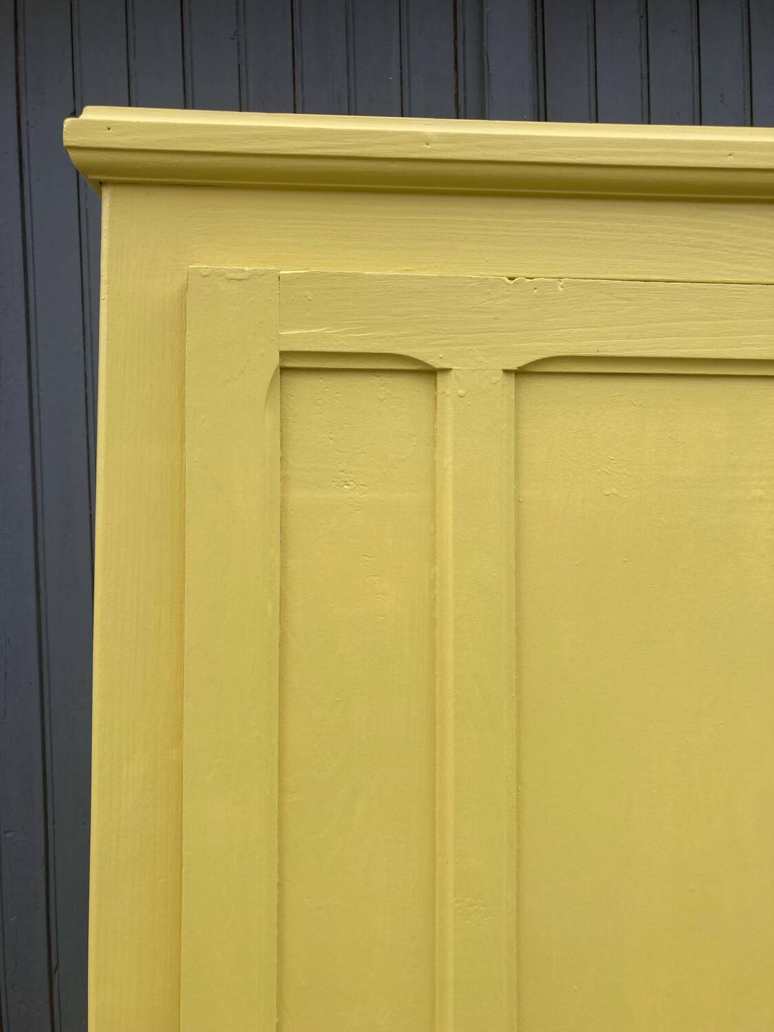 Simple yellow Parisian wardrobe